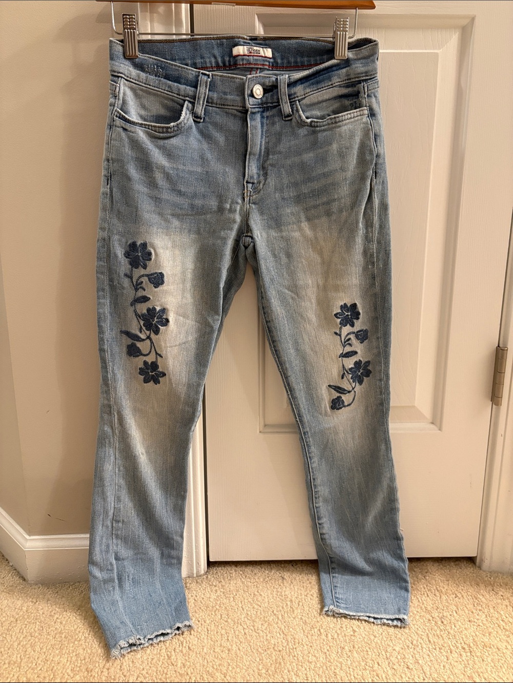 Tommy Hilfiger Light Blue Embroidered Floral Women’s Capri Jeans